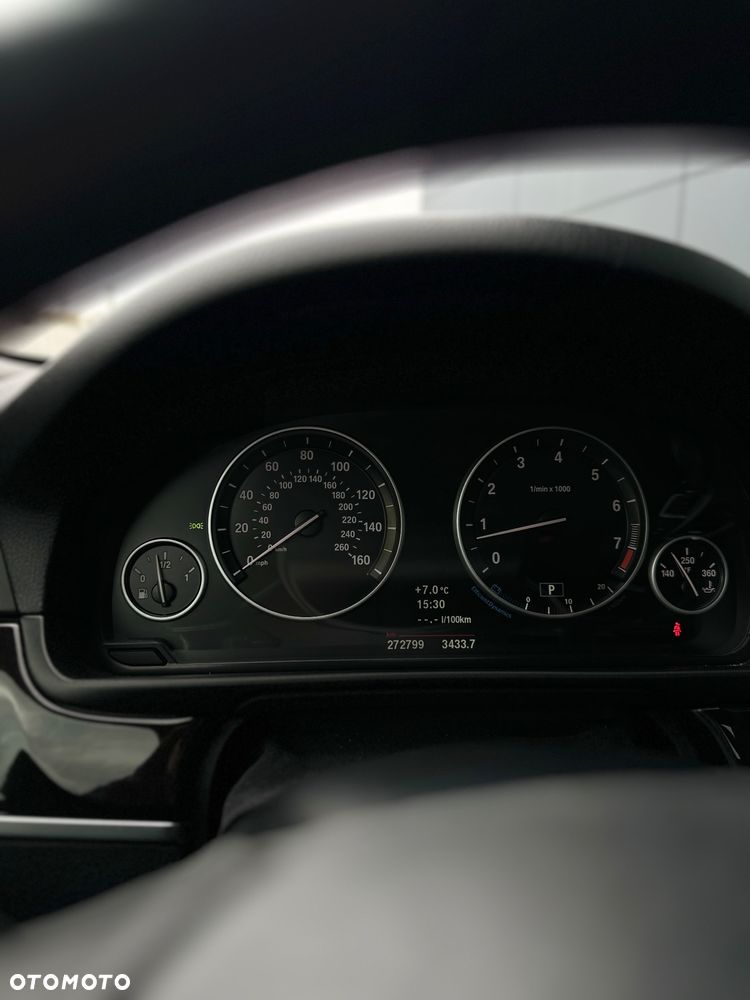 BMW Seria 5 528i xDrive Sport-Aut Luxury Line - 23