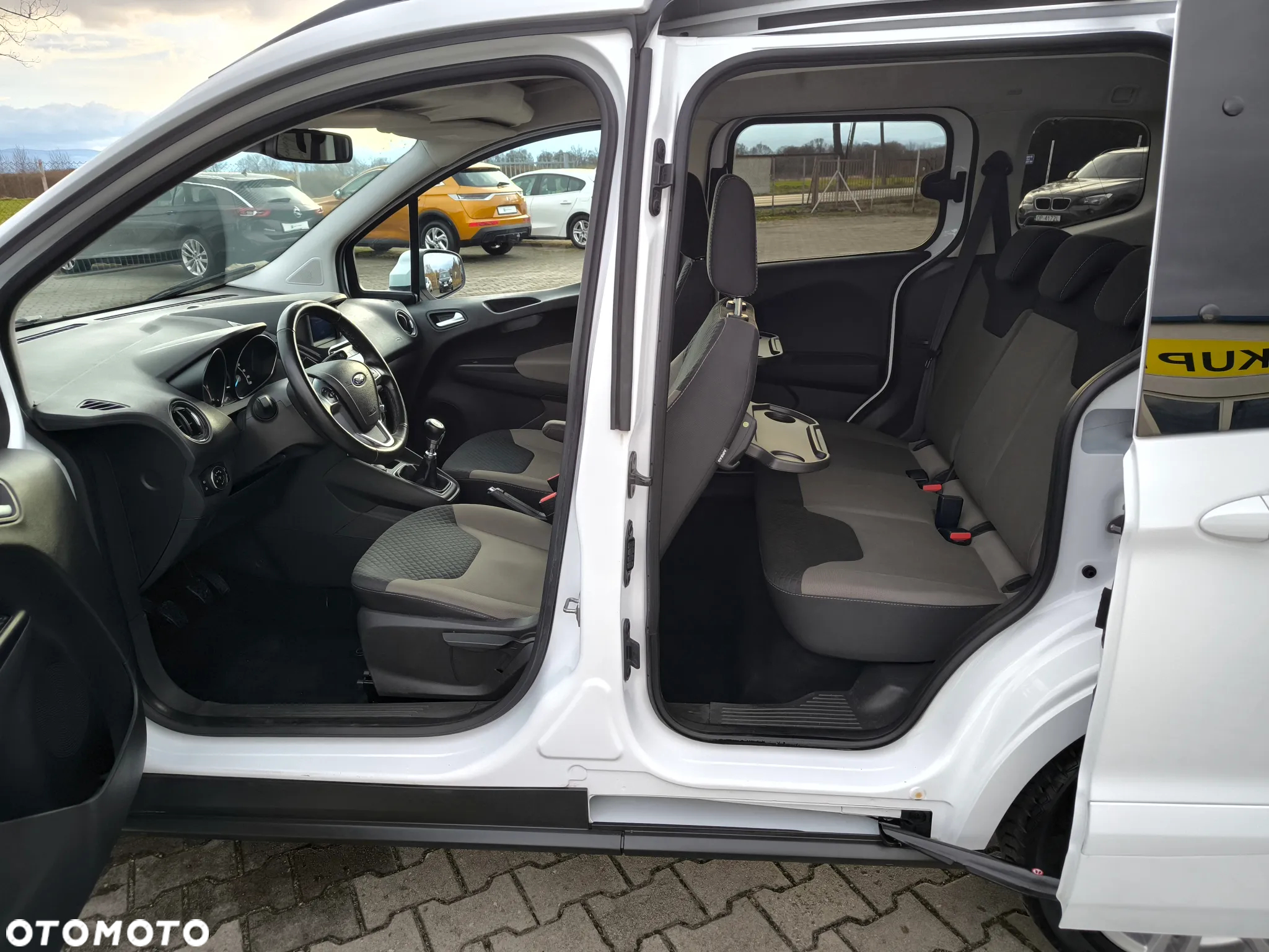 Ford Tourneo Courier 1.5 TDCi Titanium - 14