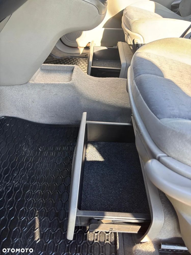 Renault Scenic 1.9 dCi FAP Avantage - 25