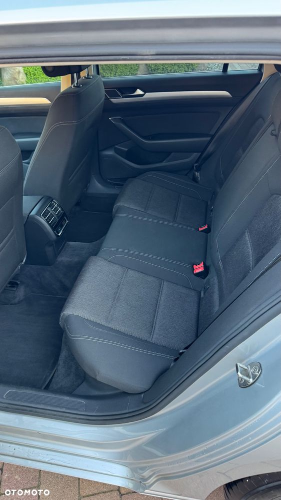 Volkswagen Passat 2.0 TDI SCR DSG Comfortline - 9
