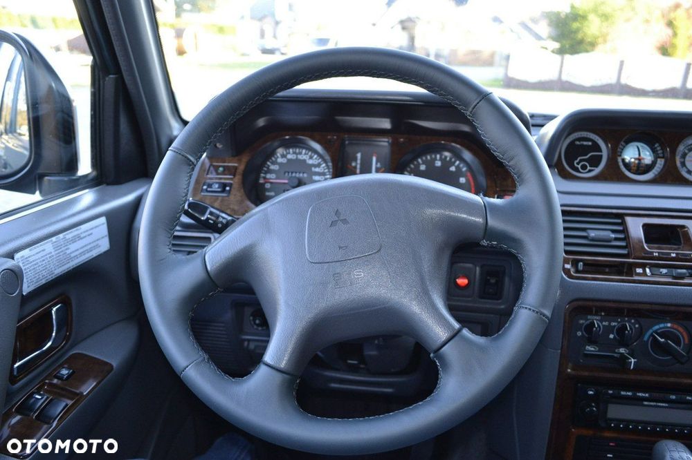 Mitsubishi Pajero - 27
