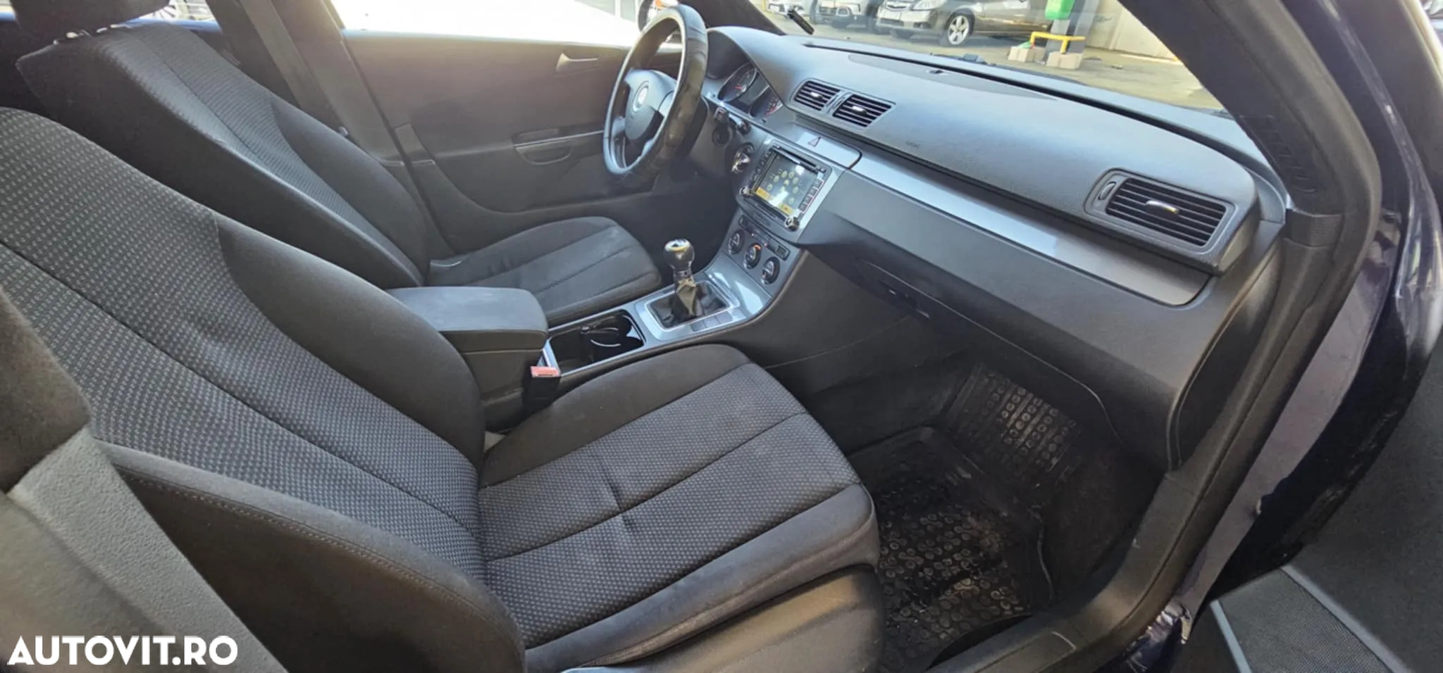 Volkswagen Passat 2.0TDI Comfortline DPF Bluemotion Technology - 17