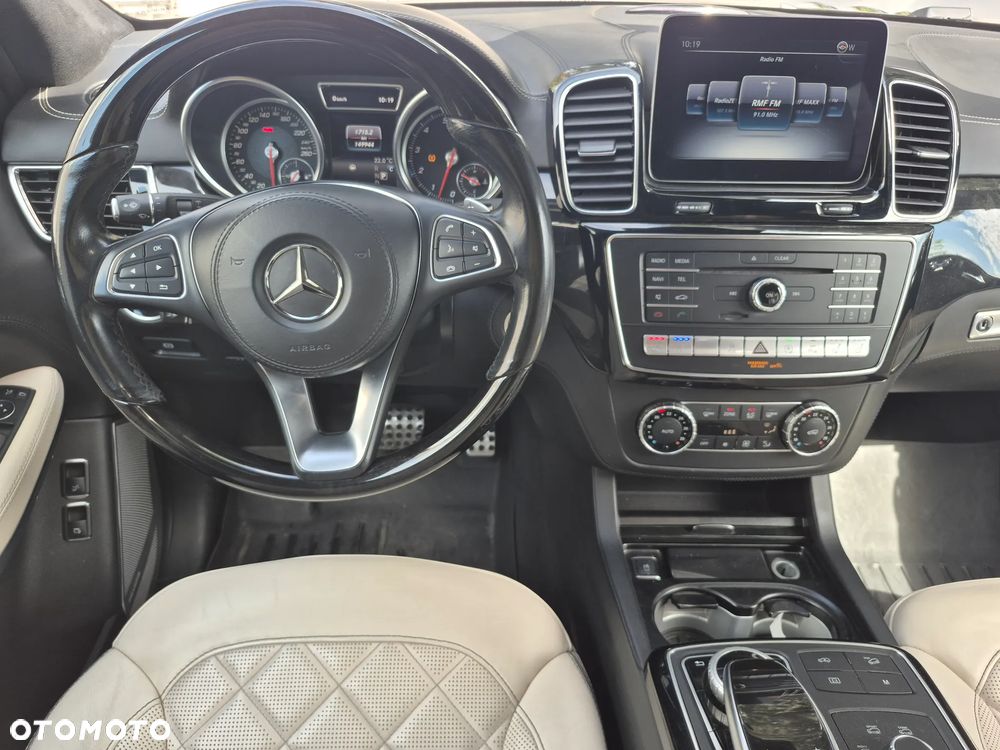 Mercedes-Benz GLS - 22