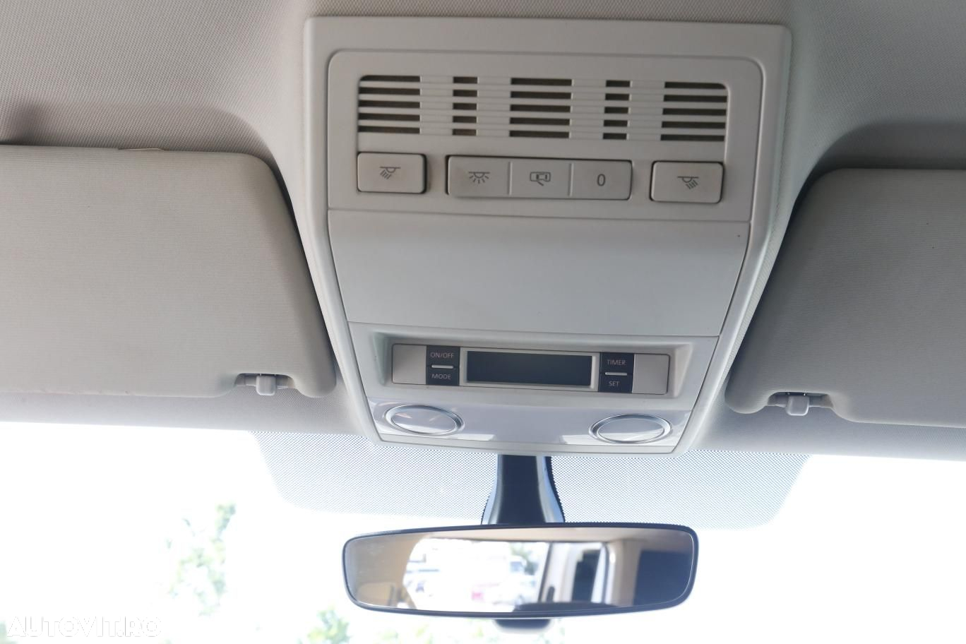 Volkswagen Caravelle - 23