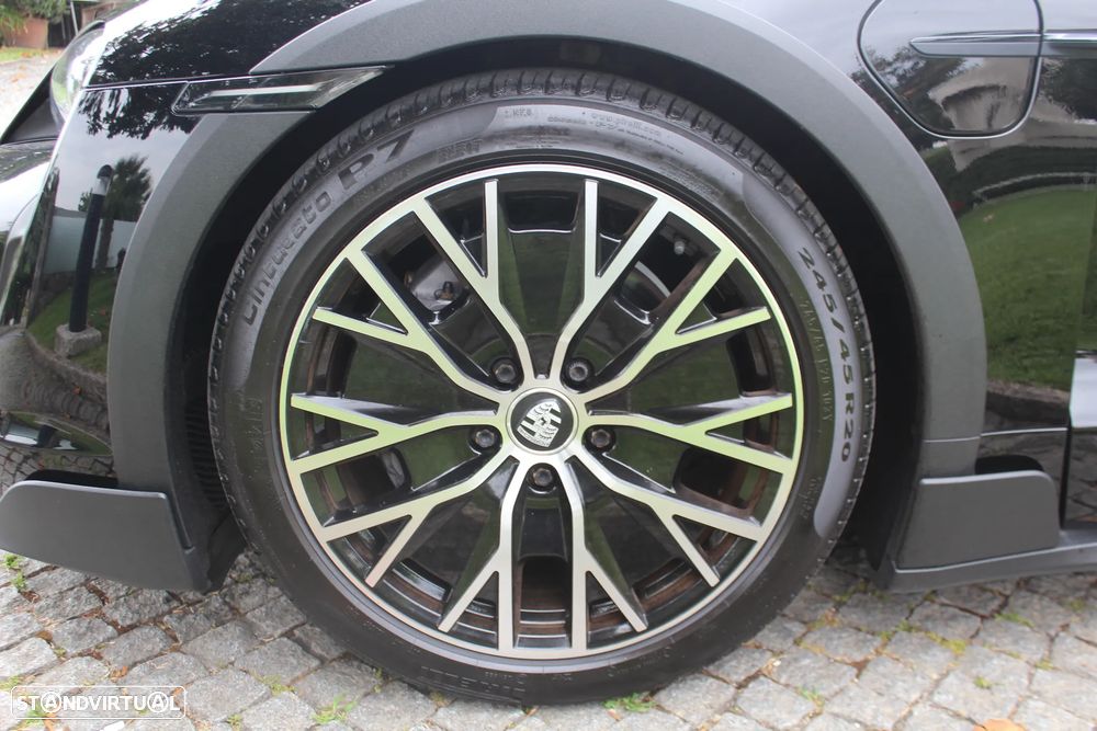 Porsche Taycan Cross Turismo 4 - 11