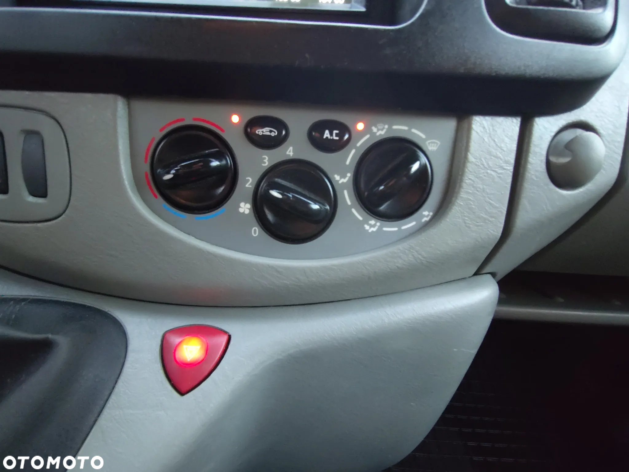 Opel Vivaro - 17