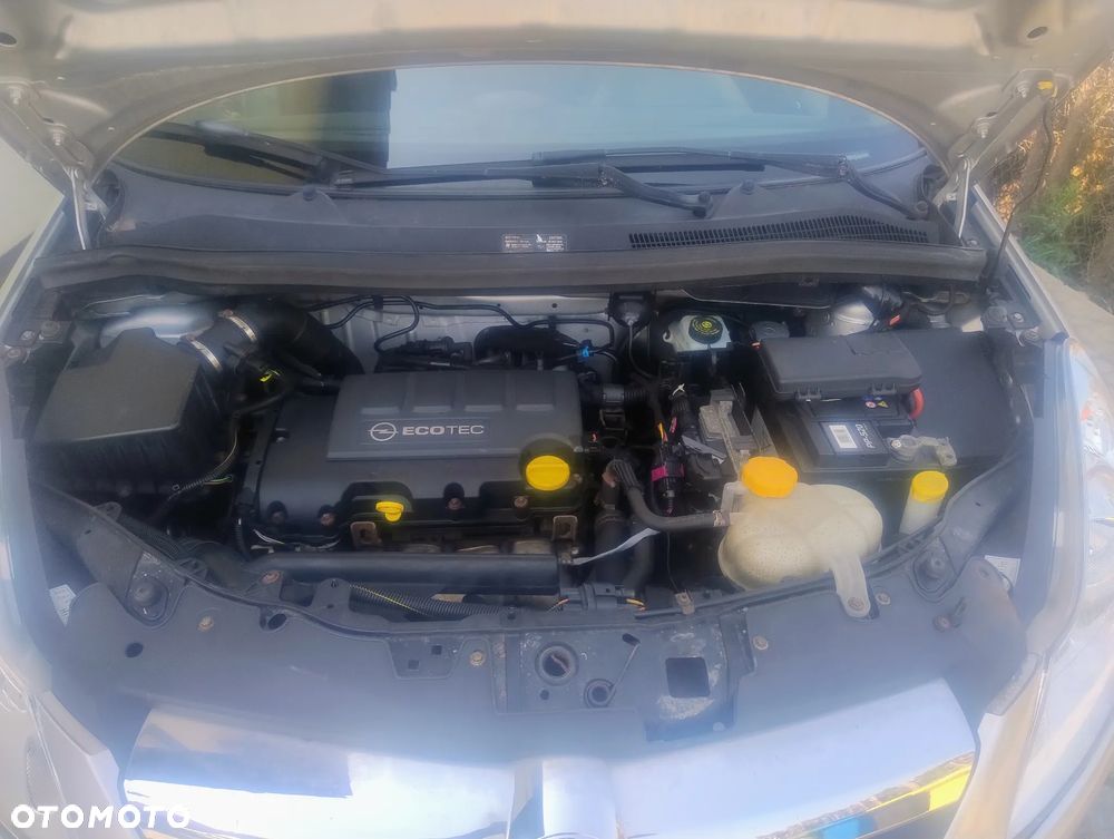 Opel Corsa 1.2 16V Cosmo - 4