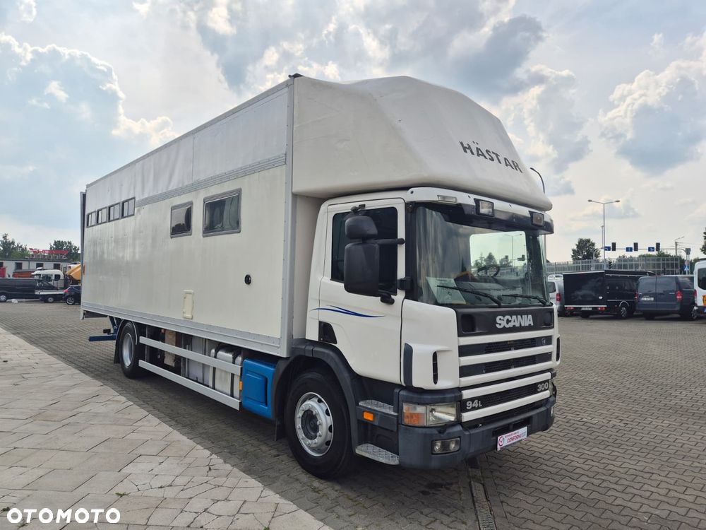 Scania P94LB 300 4X2 / KONIOWÓŻ / DO PRZEWOZU ZWIERZĄT / BYDŁO / KONIE / POMIESZCZENIE GOSPODARCZE / SERWISOWANY / 1WŁ / 5 MIEJSC / MANUAL / RAMPA - 5
