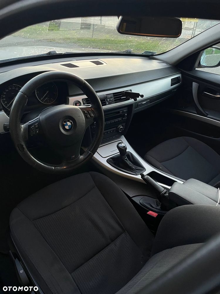 BMW Seria 3 318d - 25