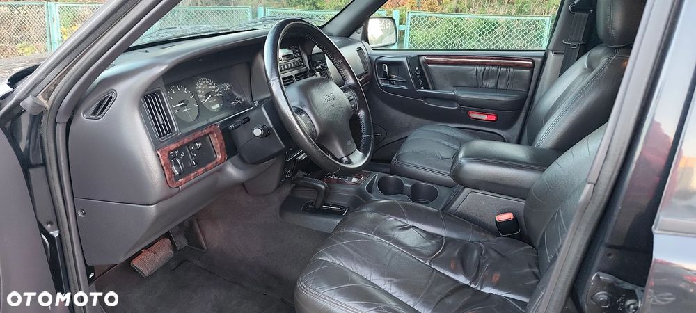 Jeep Grand Cherokee - 25