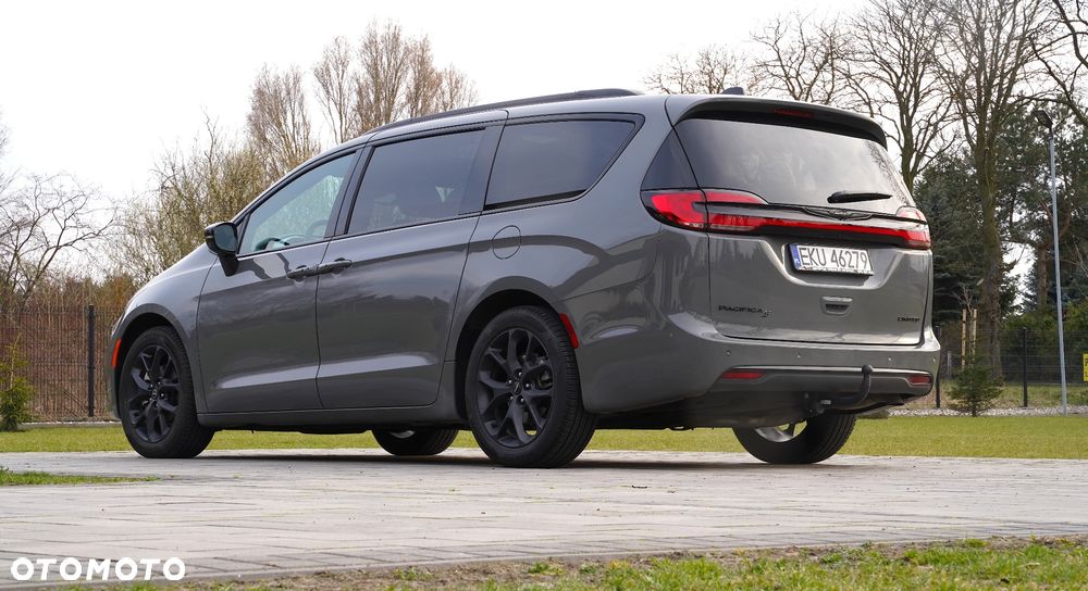 Chrysler Pacifica - 11