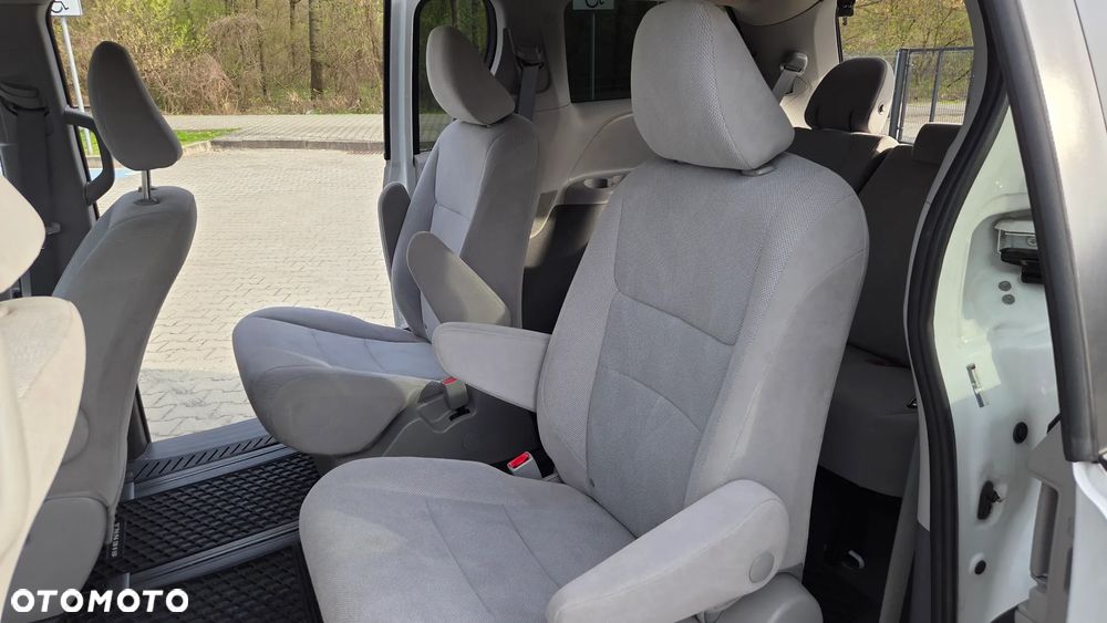 Toyota Sienna - 8