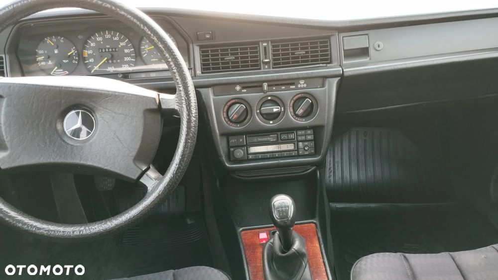 Mercedes-Benz W201 (190) - 7