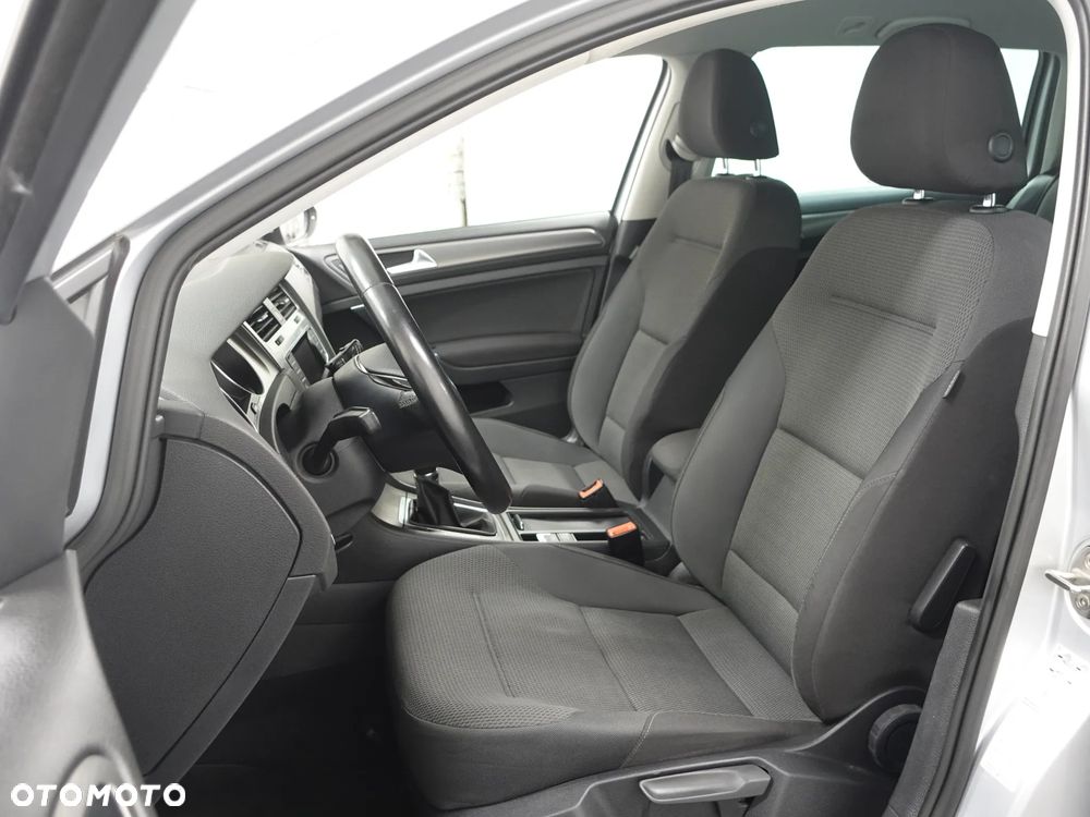 Volkswagen Golf - 20