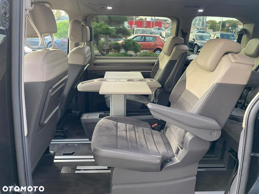 Volkswagen Multivan - 12