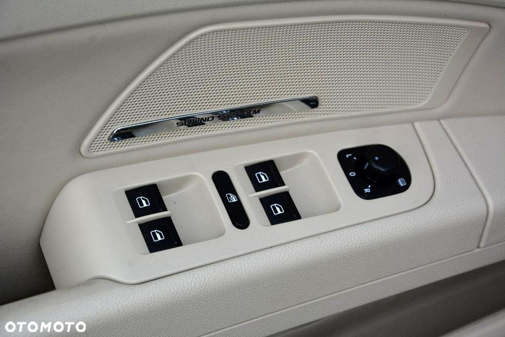 Skoda Superb 2.0 TDI DSG L&K - 35