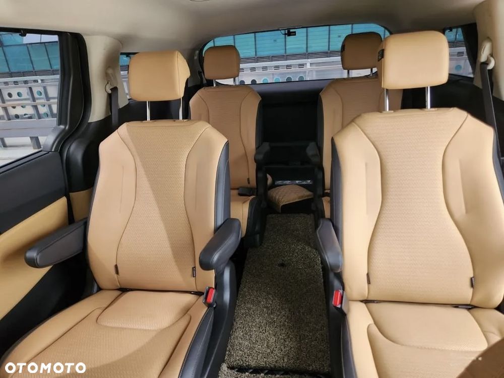 Kia Carnival - 15