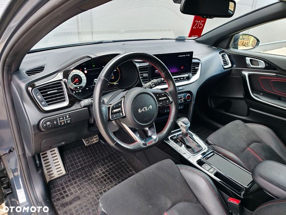 Kia ProCeed 1.6 T-GDI GT DCT - 28