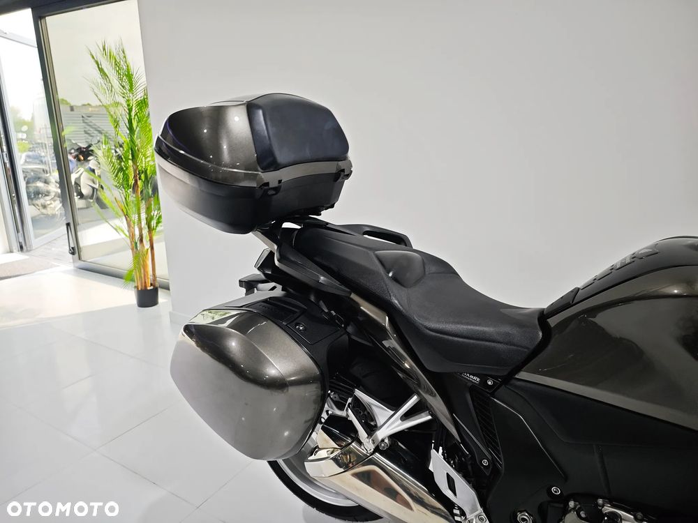 Honda VFR - 8