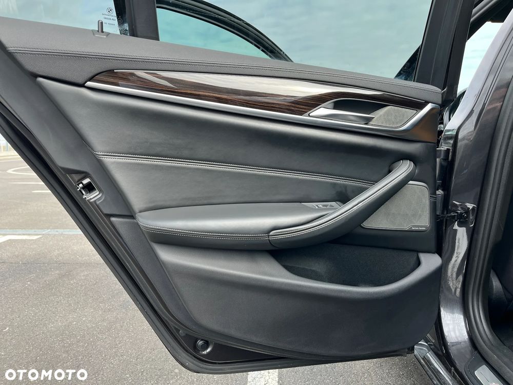 BMW Seria 5 520i Luxury Line - 33