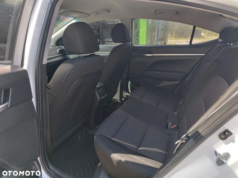 Hyundai Elantra 1.6 Classic Plus - 9