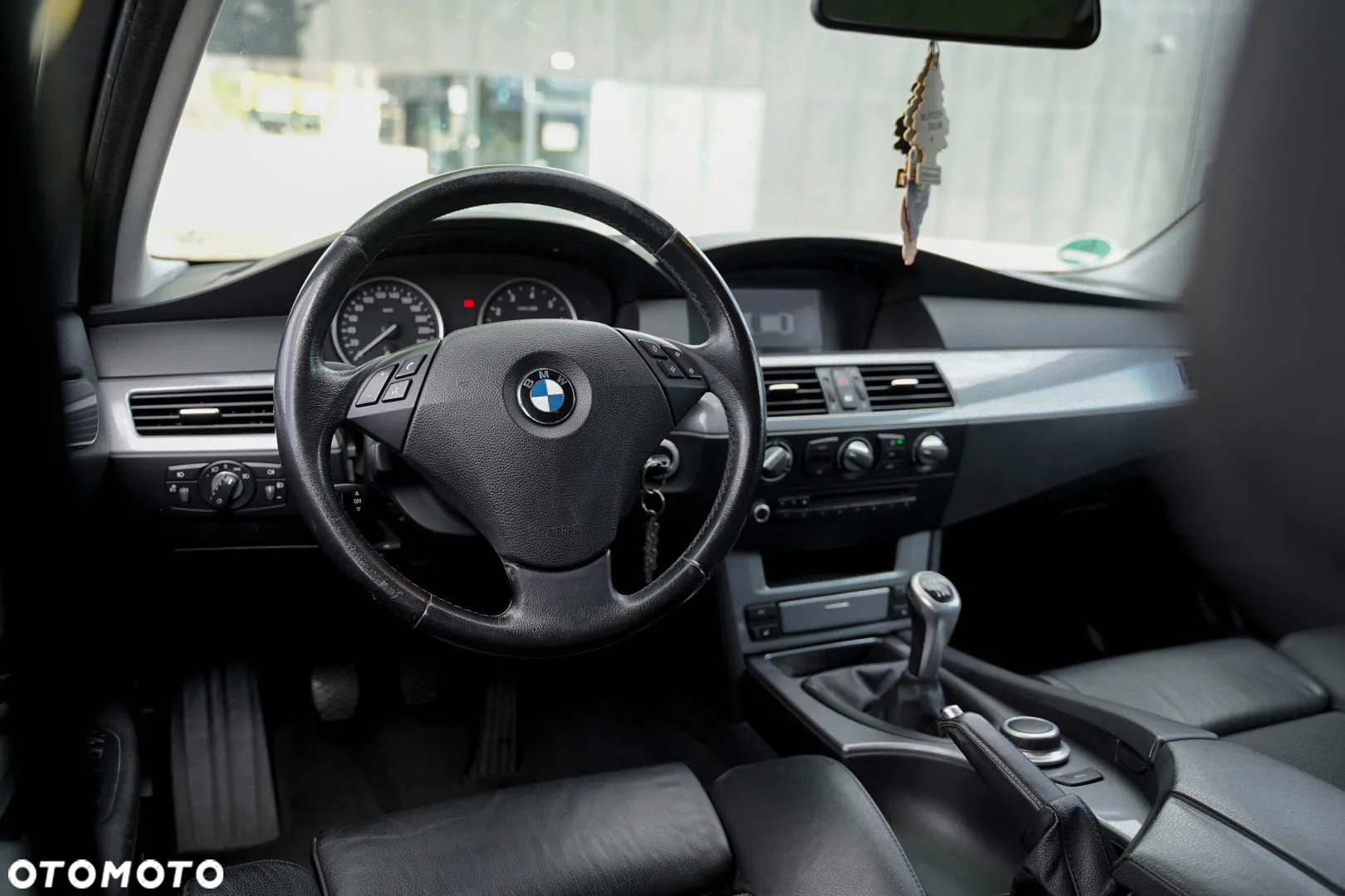 BMW Seria 5 520i - 11