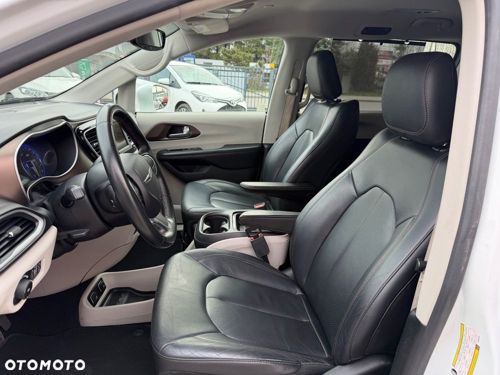 Chrysler Pacifica - 9