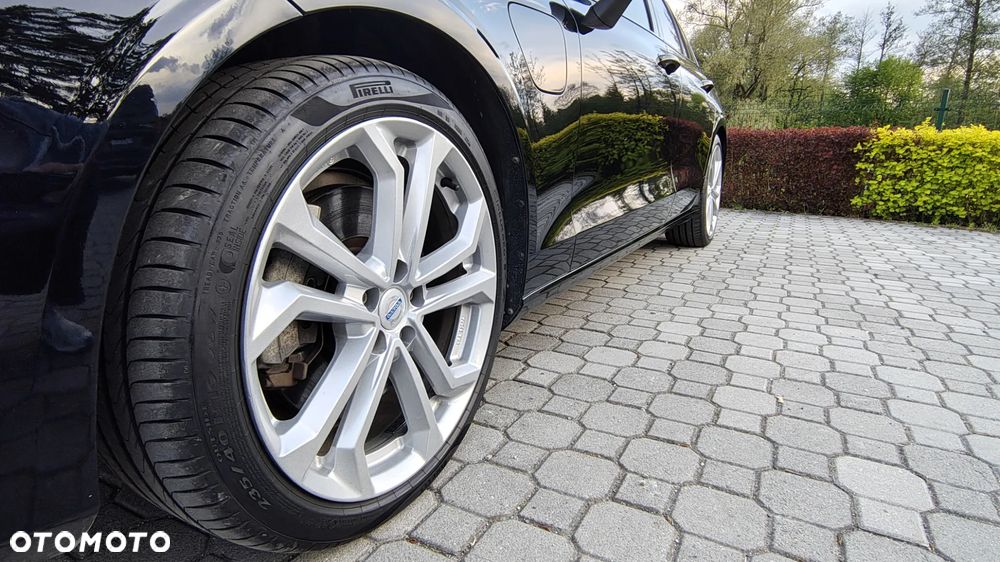 Volvo V60 T6 AWD Plug-In Hybrid Ultra Dark - 23