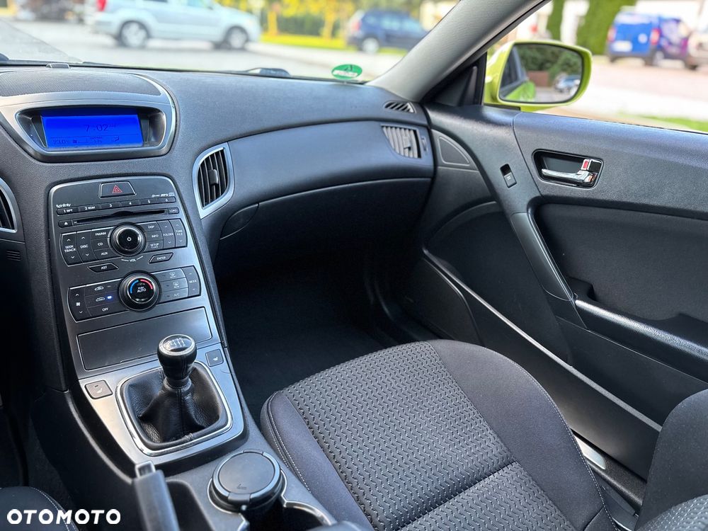 Hyundai Genesis Coupe 2.0 T - 28