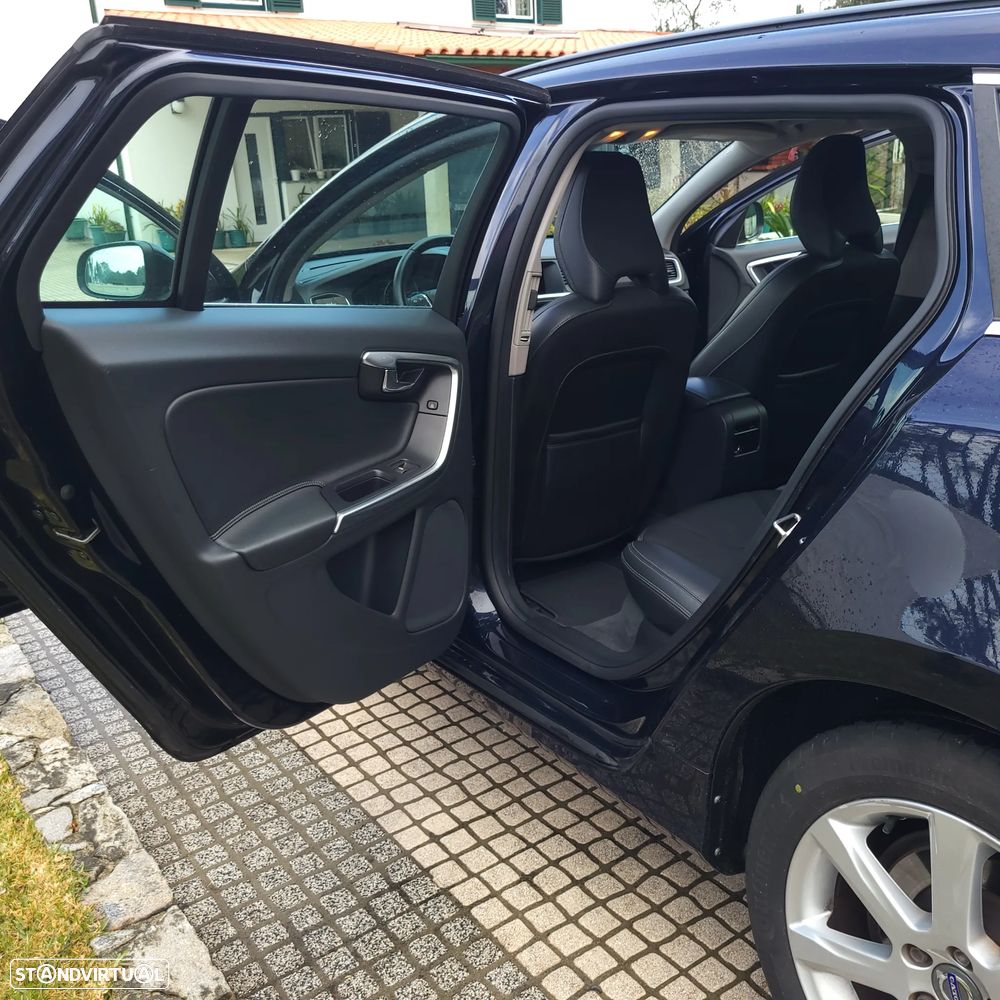 Volvo V60 2.0 D3 Momentum - 10