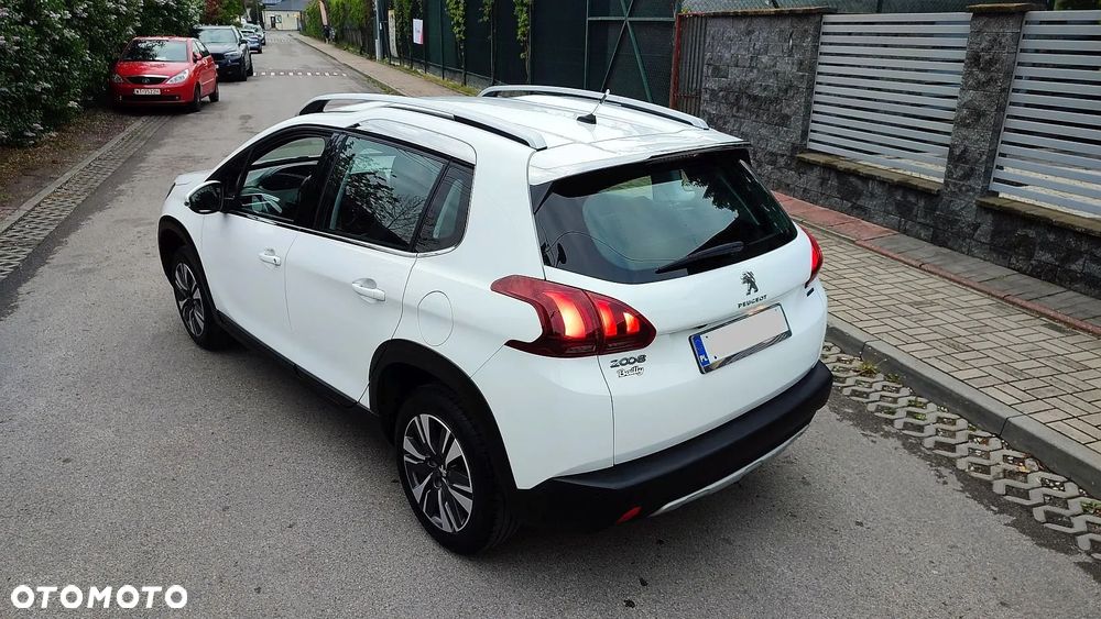 Peugeot 2008 1.2 Pure Tech Style S&S - 22
