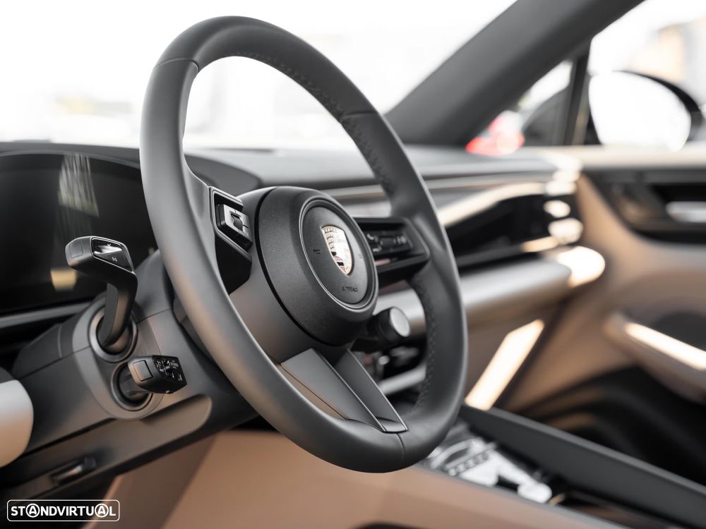 Porsche Macan Electric 4 - 15