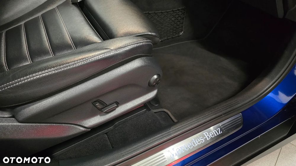 Mercedes-Benz GLC 300 d 4Matic 9G-TRONIC AMG Line Plus - 24