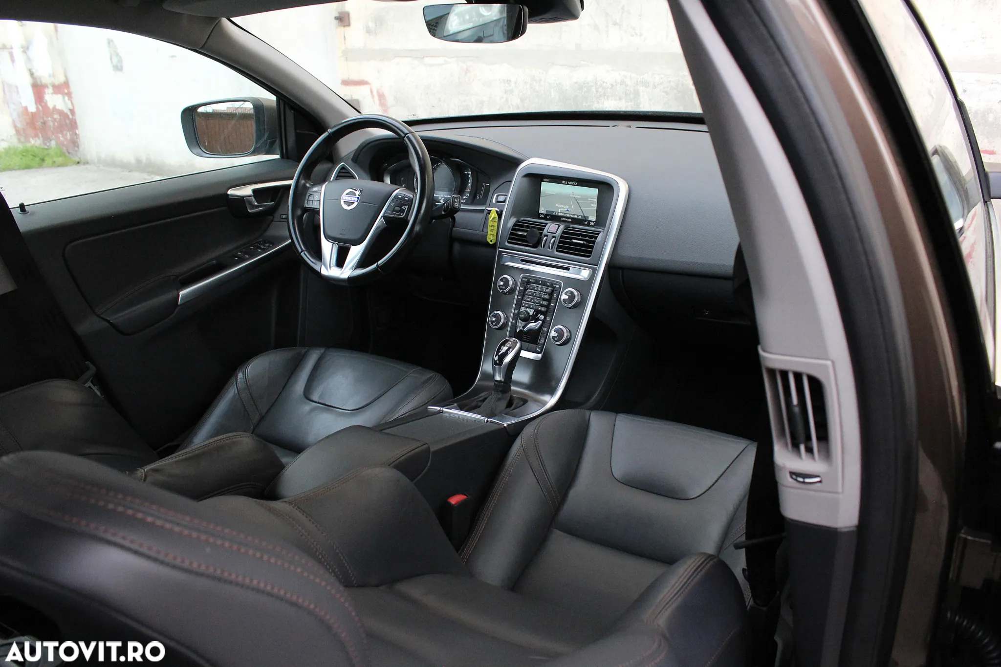 Volvo XC 60 D5 AWD Geartronic Summum - 6