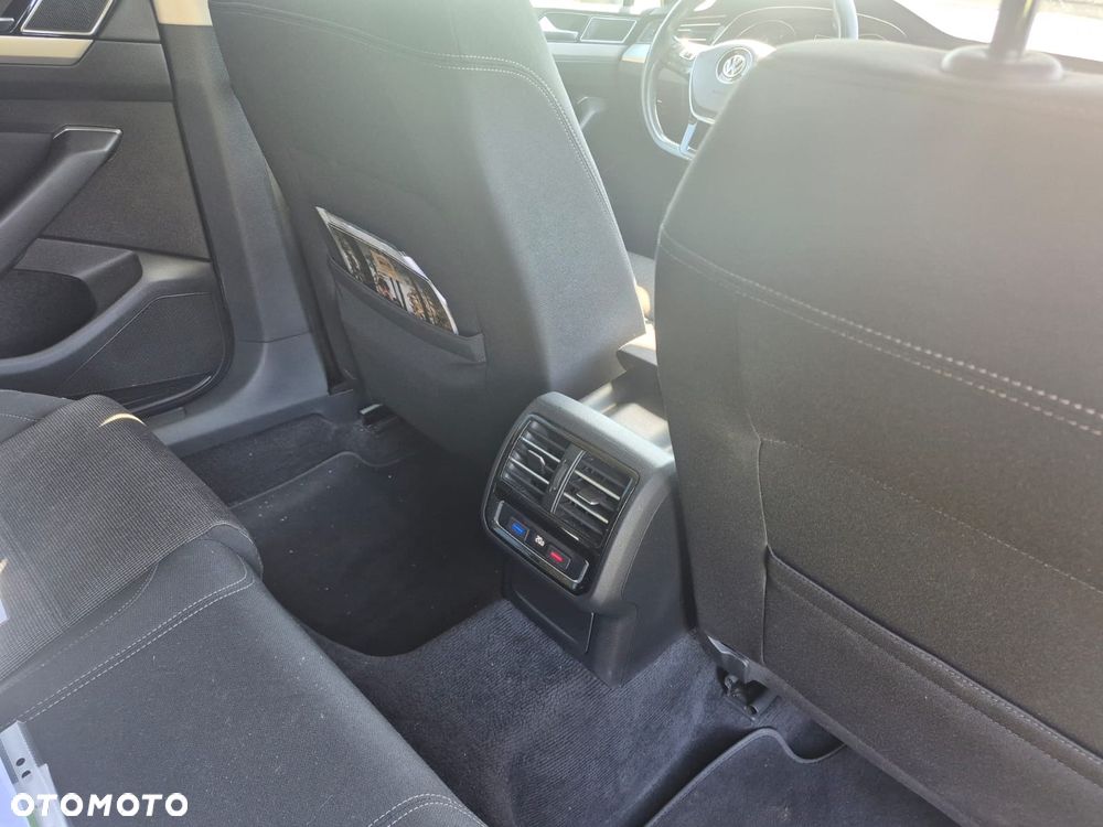 Volkswagen Passat - 7
