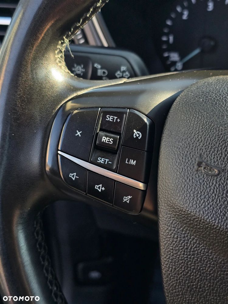 Ford Kuga - 34
