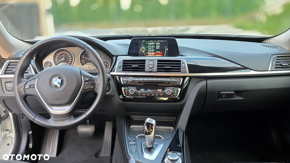 BMW Seria 3 318d Luxury Line - 15