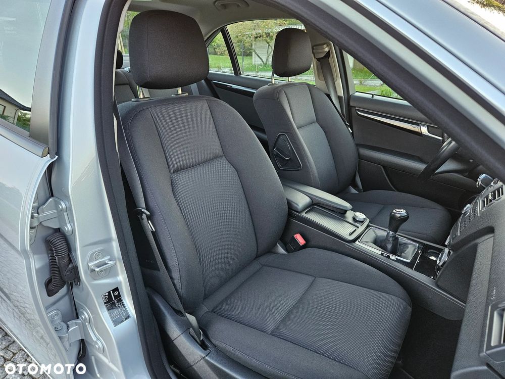 Mercedes-Benz Klasa C 200 CGI BlueEFFICIENCY Elegance - 14