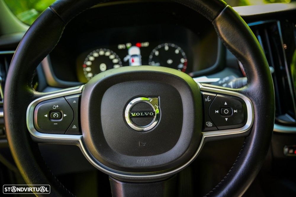 Volvo V60 2.0 D3 Momentum - 24