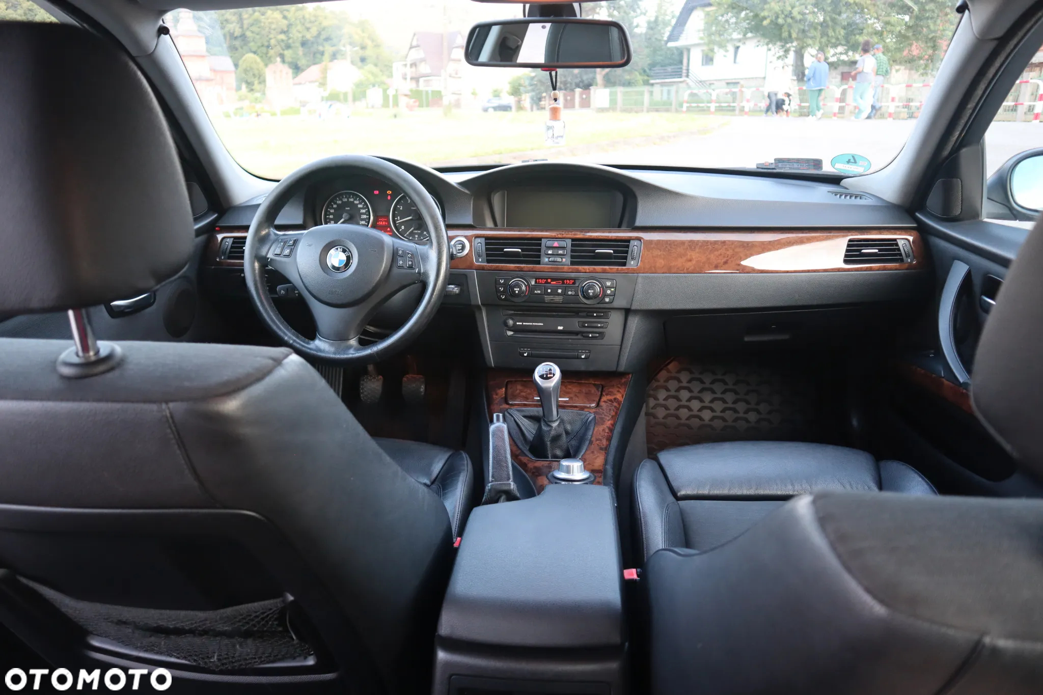 BMW Seria 3 325i - 14