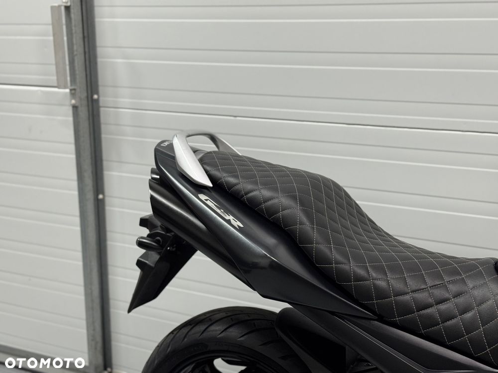 Suzuki GSR - 4