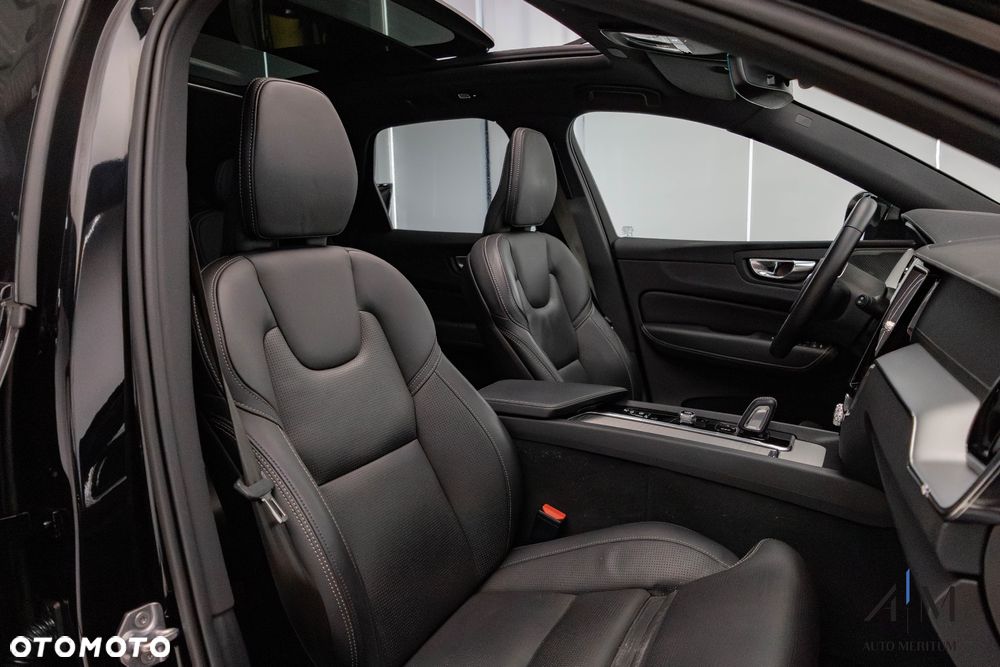 Volvo XC 60 B4 D AWD Plus Dark - 23