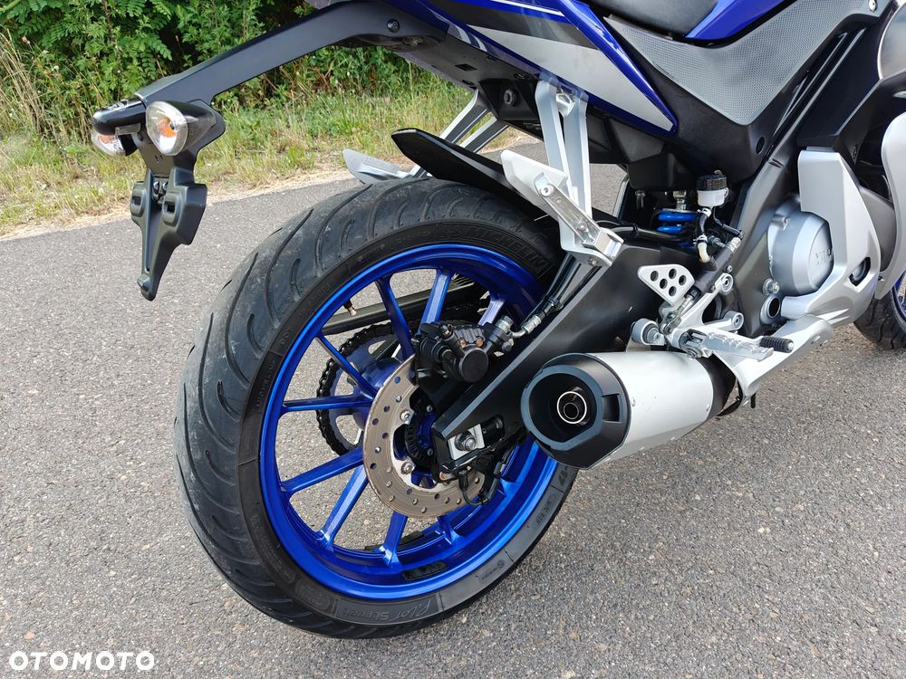 Yamaha YZF - 22