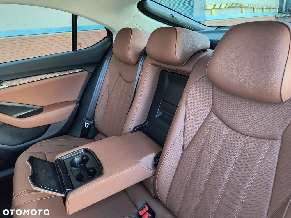 Skoda Superb 2.0 TDI SCR 4x4 L&K DSG - 19