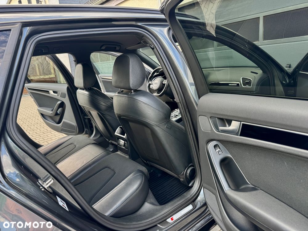Audi A4 Avant 2.0 TDI DPF quattro S tronic S line Sportpaket - 32