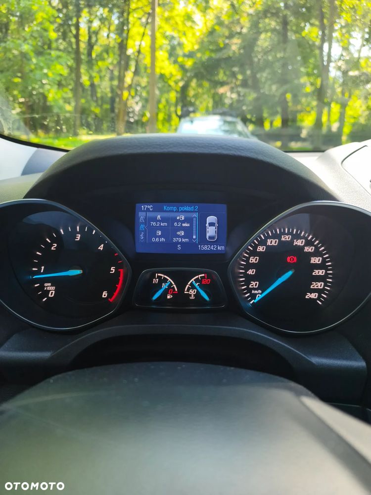 Ford Kuga 2.0 TDCi FWD Titanium - 14