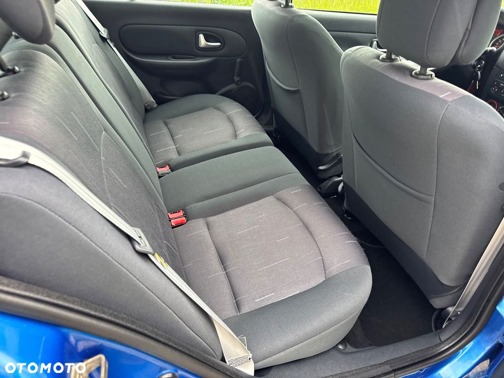 Renault Clio 1.2 16V Confort Authentique - 10