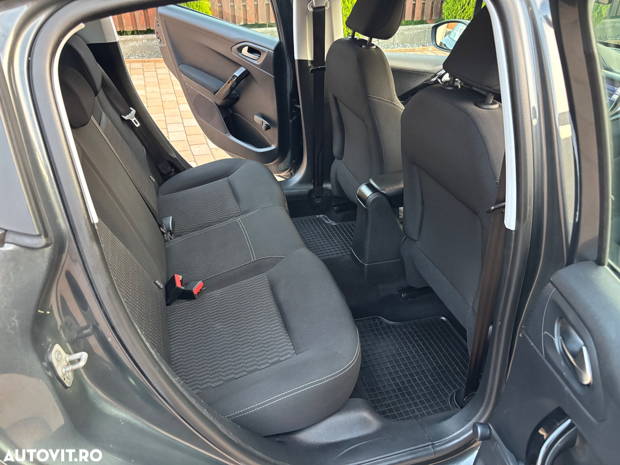 Peugeot 208 1.2 L PureTech Allure - 8