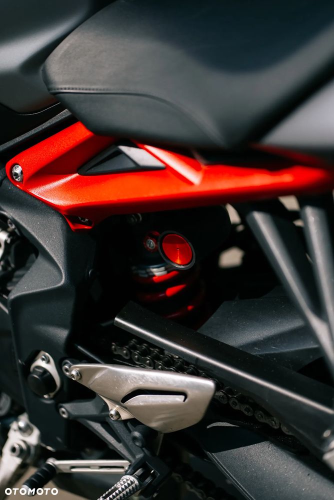 Triumph Street Triple - 10