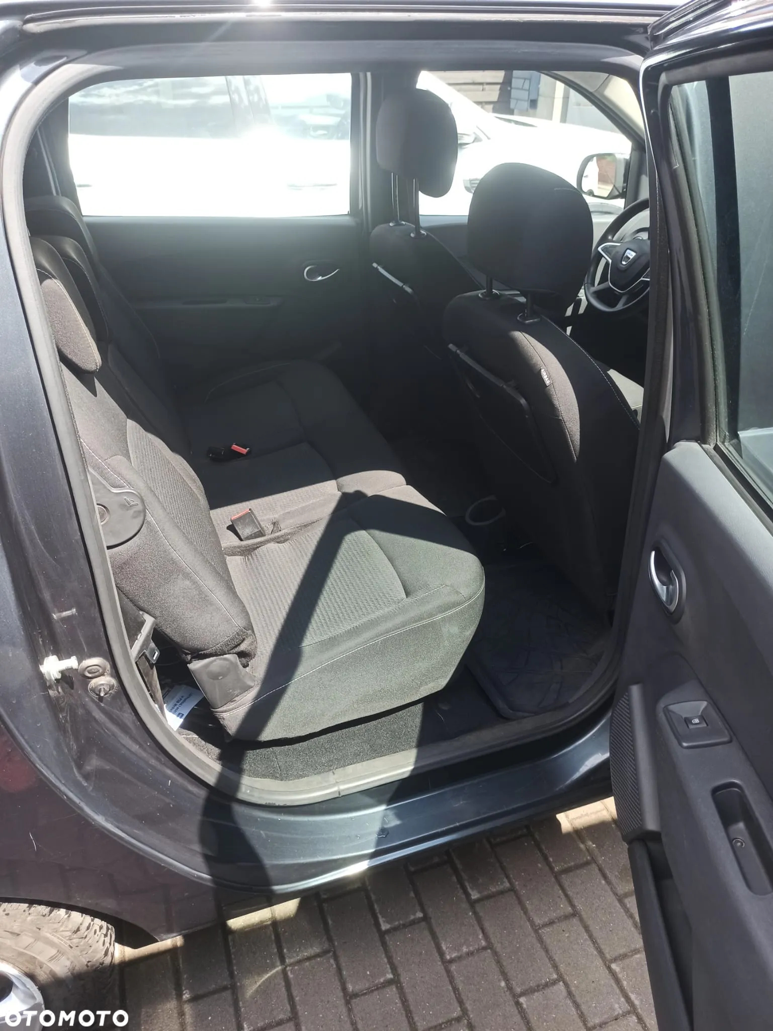 Dacia Lodgy 1.6 SCe Laureate S&S - 12
